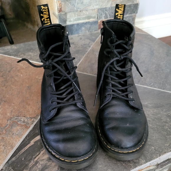Dr. Martens Black Combat Boots Iconic Style - Picture 8 of 8